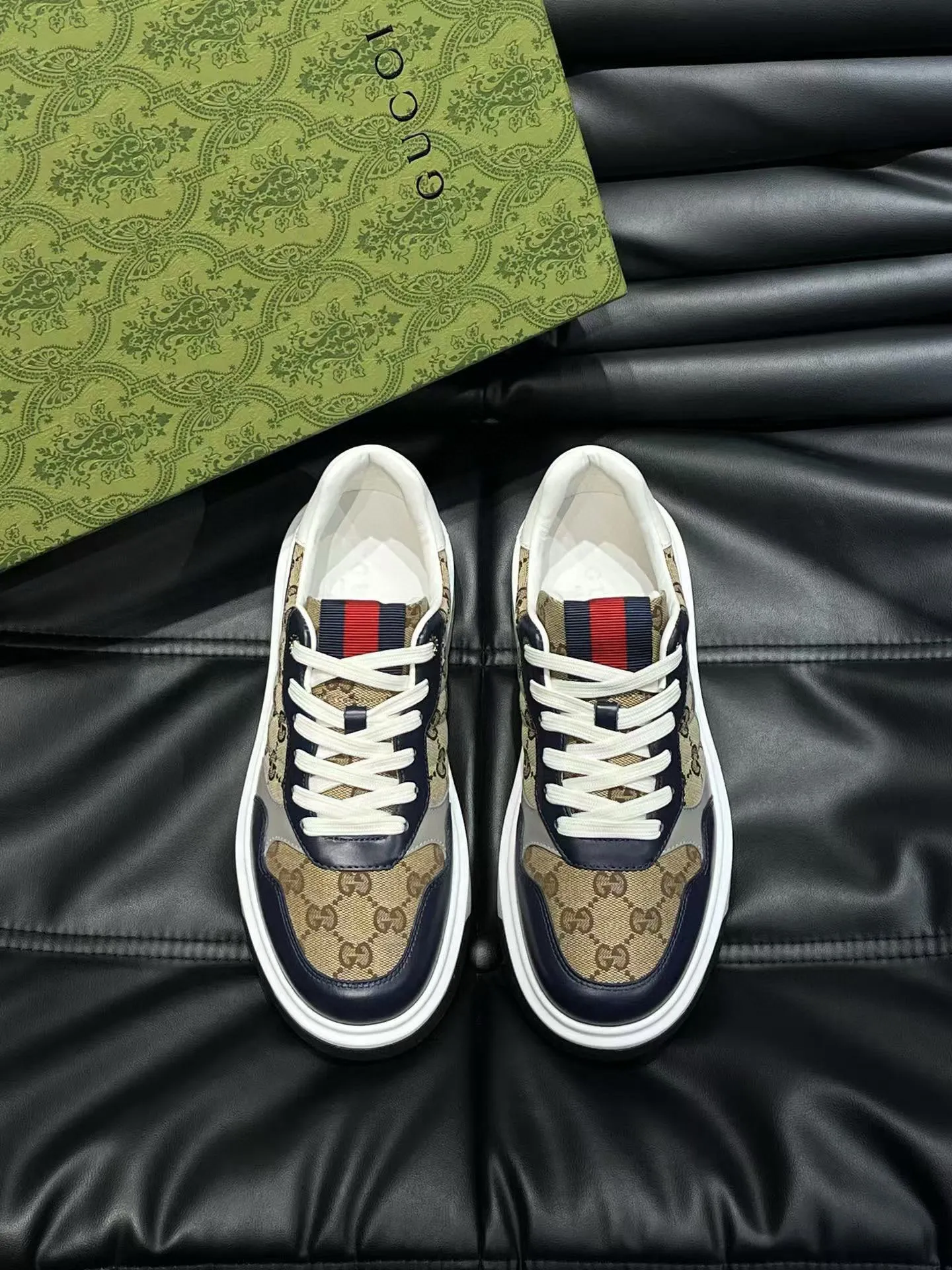 Factory price: 460💰Gucci new men's shoes GUCCI [Lightning] latest shoes are shipped. Original quality, fashionable, special materials, sheepskin lining, new packaging. The foot feels super comfortable and the workmanship is impeccable. Size: 38-44, customized 45